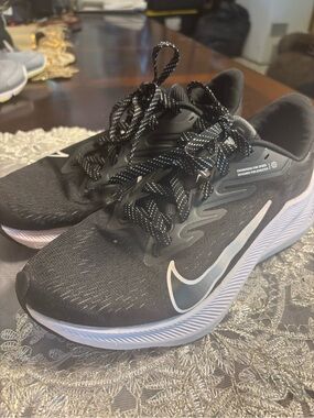 Nike Men’s Black Athletic Running Shoes with White Sole